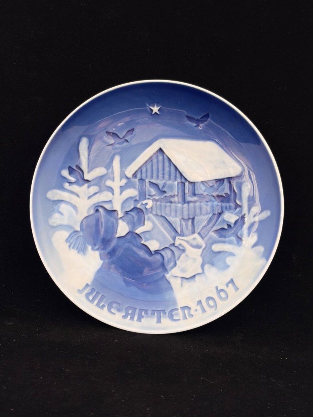 Vintage Bing & Grondahl Christmas Plate 1967 Jule After Feeding The Birds 7"